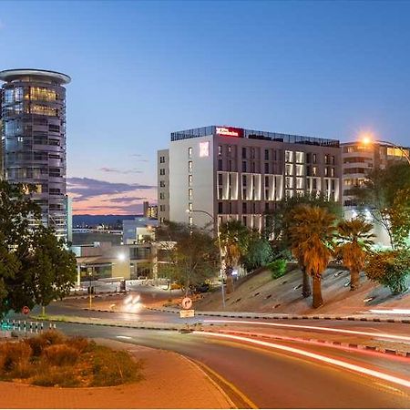 Hilton Garden Inn Виндхук Экстерьер фото