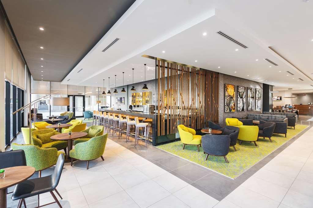 Hilton Garden Inn Виндхук Интерьер фото