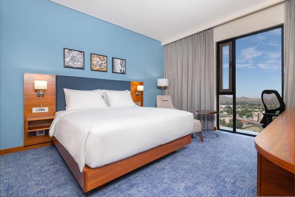 Hilton Garden Inn Виндхук Номер фото