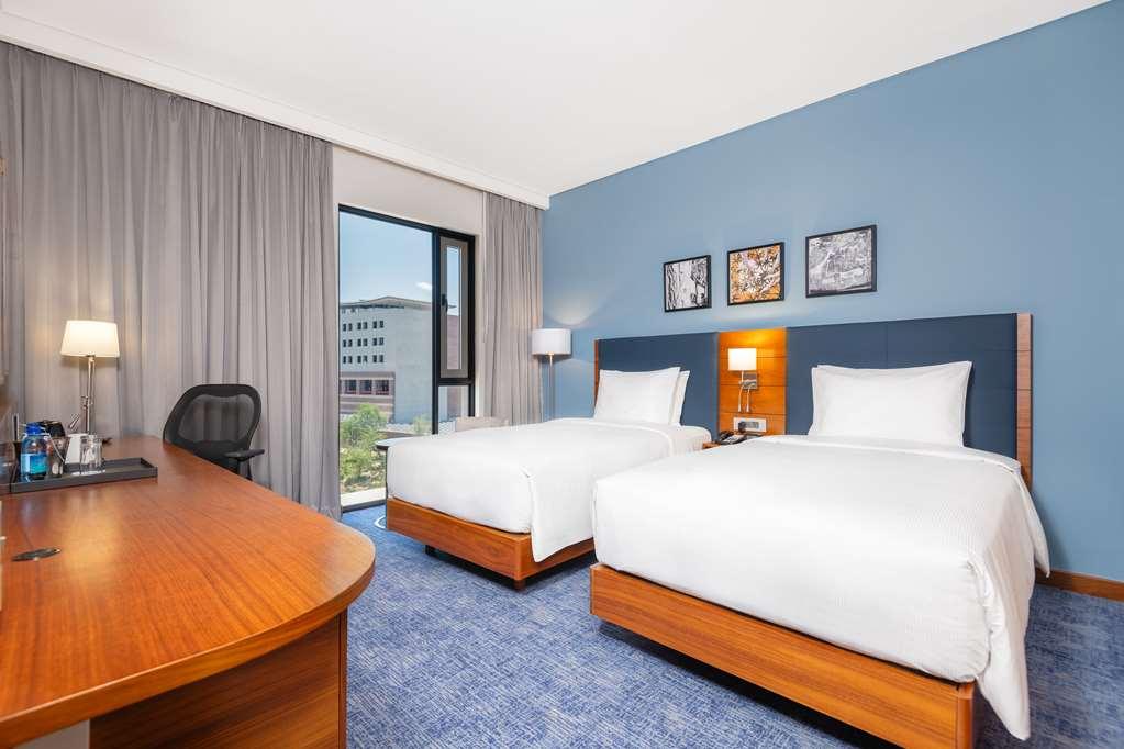 Hilton Garden Inn Виндхук Номер фото