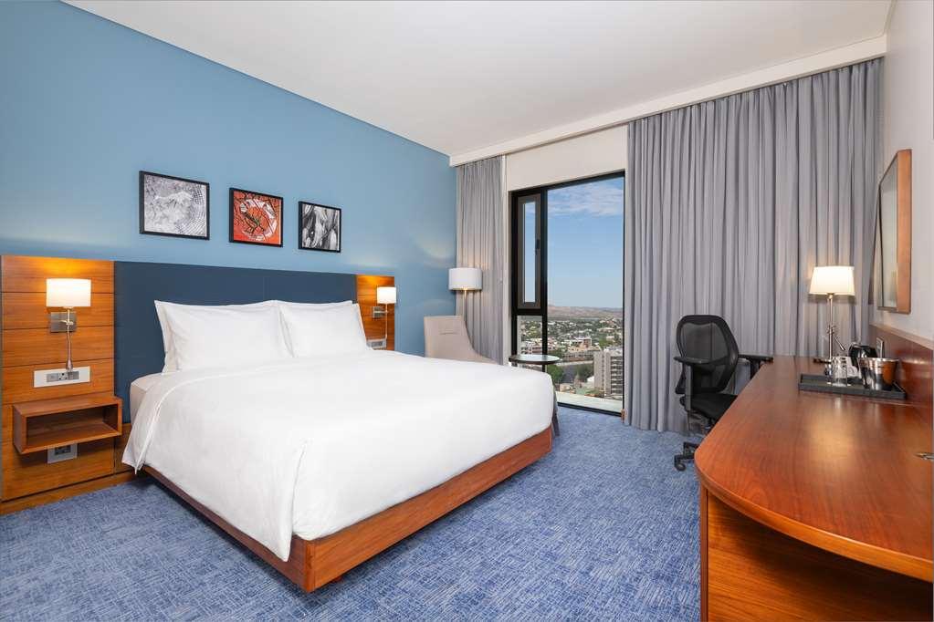 Hilton Garden Inn Виндхук Номер фото