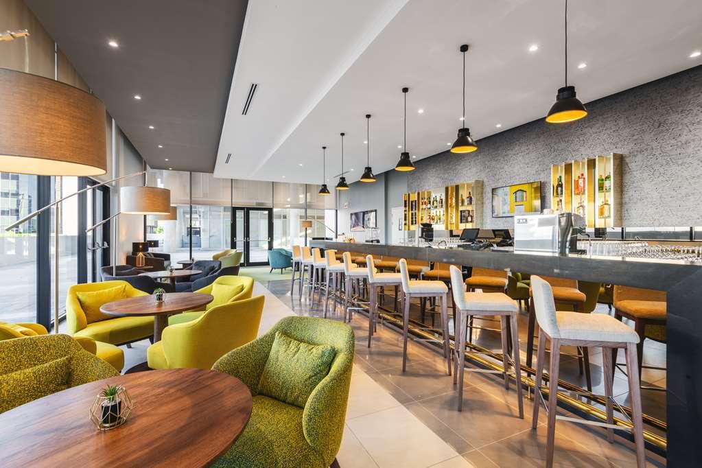 Hilton Garden Inn Виндхук Ресторан фото