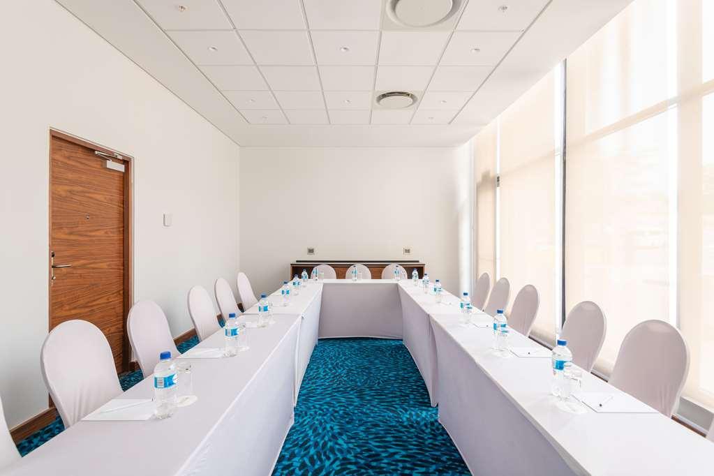 Hilton Garden Inn Виндхук Удобства фото